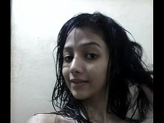 Indiase Mooi Indisch meisje met mooie borsten badkamer selfie - Wowmoyback