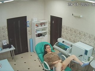 Espionner mob les dames dans le bureau de gynécologue via la caméra cachée