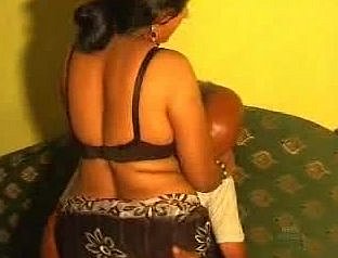 インドの熟女は、自家製のセックステープに犯されます
