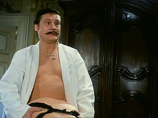 섹시한 하녀 잡음 - 전갈 자리의 표시 (1977) 섹스 장면 2