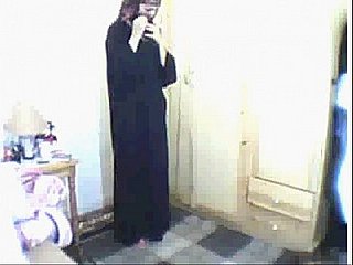 Арабская девушка молятся, а затем мастурбирует