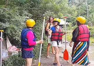 Çinli turistler arasında rafting noktasında yanıp sönüyor # Public no Small-clothes