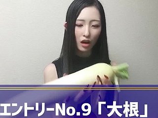 Orgasme des filles japonaises avec une violation de légumes