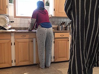 Shivering esposa marroquí obtiene chainpie doggystyle Quickie en Shivering cocina