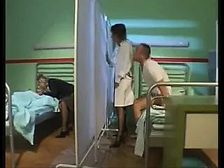 Unfriendliness enfermera comienza un hospital caliente de 4 vías