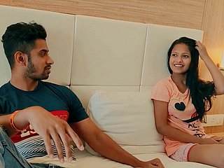 Shivering coppia indiana amatoriale si toglie lentamente i vestiti per fare sesso