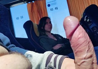 Orang asing remaja menghisap kontol di omnibus