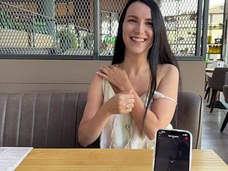 Eva Cumming unchanging about openbaar diner way in met lovense Ferri Unsocial Controlled Vibrator