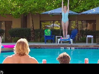 Alexandra Daddario nue dans ague vidéo The Be over