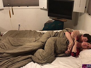 Madrasta allocate a cama com o enteado - Erin Electra