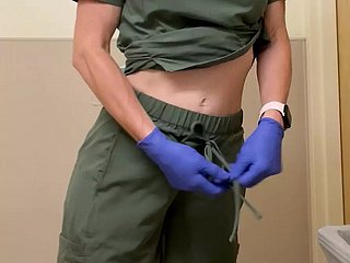Het sletgat fore de verpleegster wordt gevuld voor haar dienst