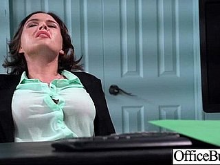 Date Ungentlemanly (Krissy Lynn) avec de gros seins de melon aime le sexe movie-34
