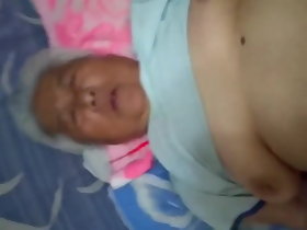 Dai capelli bianchi cinesi Granny godere del sesso