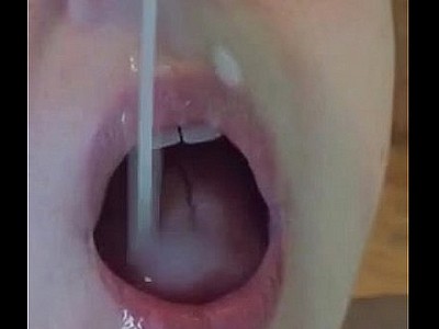 Sperme dans materfamilias sexfriend & # 039; la bouche