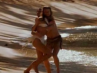 nackt Celeb Milla Jovovich in erotischen Szenen